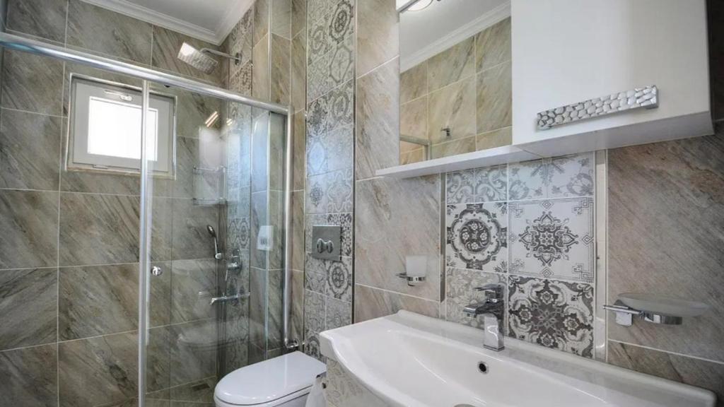 Koupelna v ubytování Kalkan 4 Bedroom Villa 2630