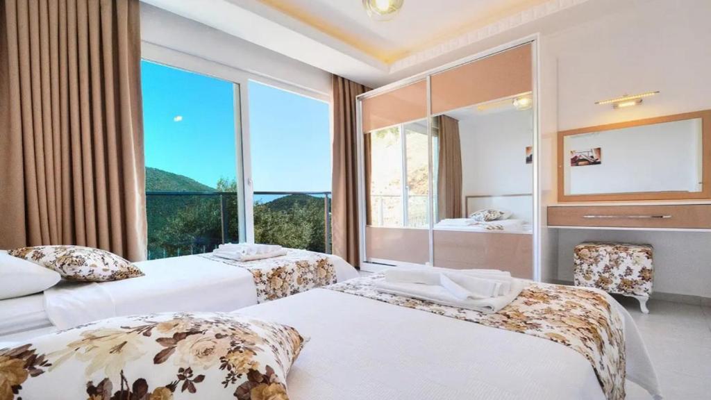 Postel nebo postele na pokoji v ubytování Kalkan 4 Bedroom Villa 2630