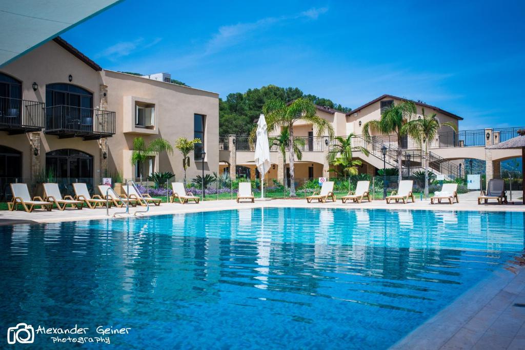 Bazén v ubytování Galilion Hotel nebo v jeho okolí