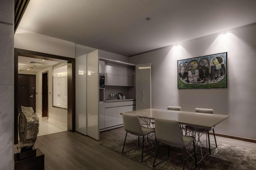 Kuchyň nebo kuchyňský kout v ubytování Dusit Thani LakeView Cairo