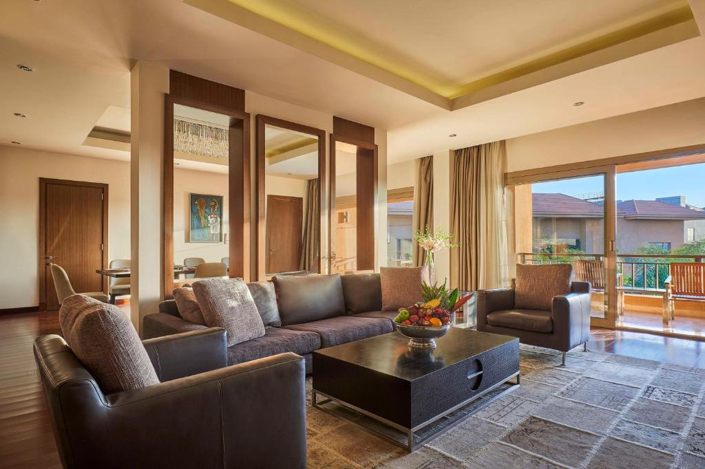 Posezení v ubytování Dusit Thani LakeView Cairo