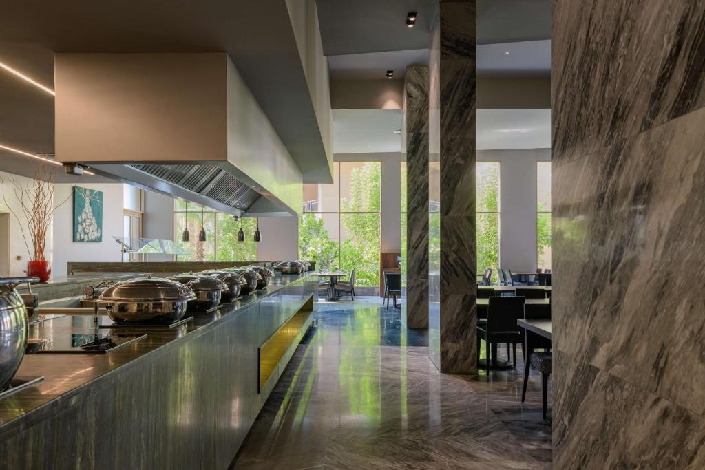 Restaurace v ubytování Dusit Thani LakeView Cairo