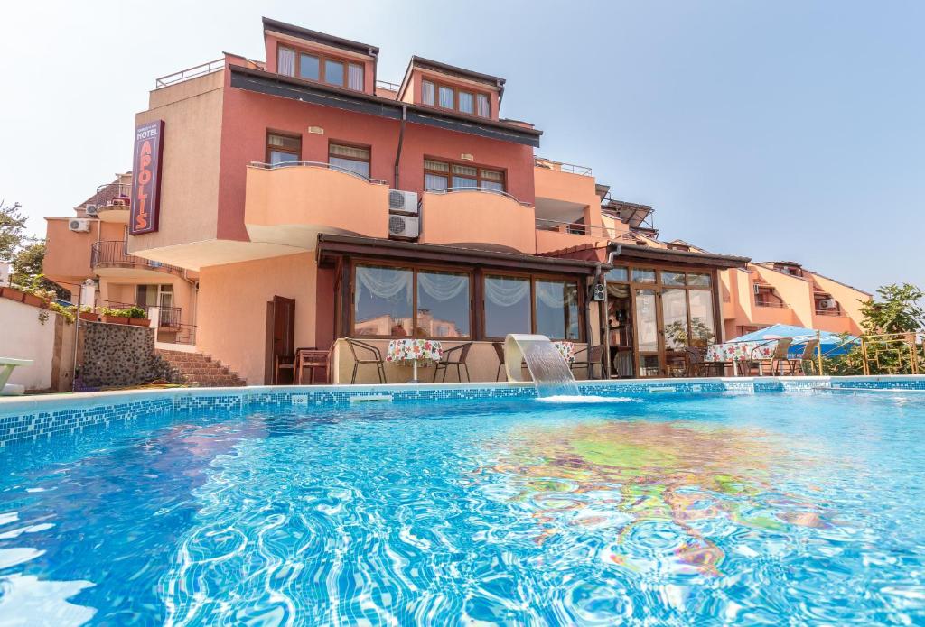 Bazén v ubytování Hotel Apolis nebo v jeho okolí