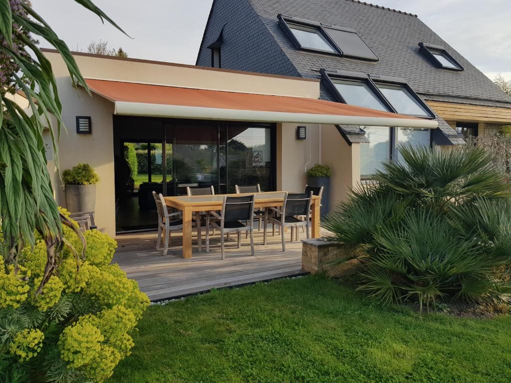 Vonkajšia záhrada v ubytovaní Villa lumineuse 120m2, proche mer, Guidel