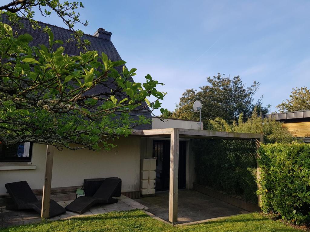 Vonkajšia záhrada v ubytovaní Villa lumineuse 120m2, proche mer, Guidel
