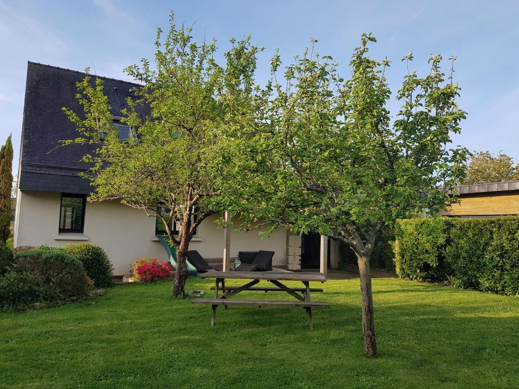 Vonkajšia záhrada v ubytovaní Villa lumineuse 120m2, proche mer, Guidel