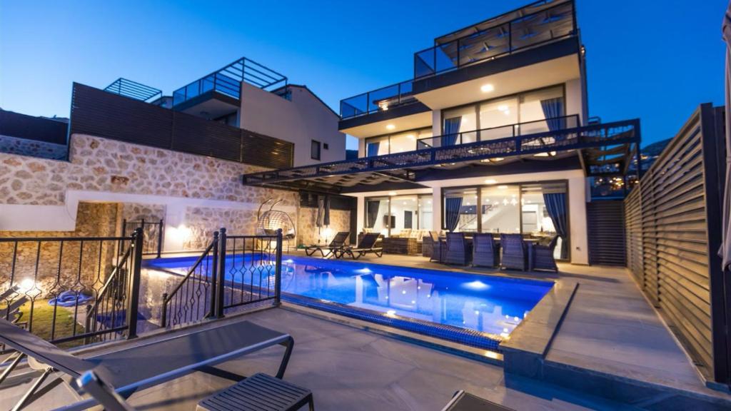 Bazén v ubytování Kalkan 5 Bedroom Villa 2833 nebo v jeho okolí