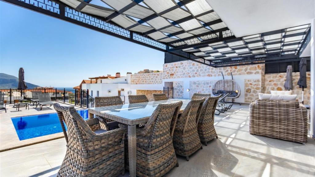 Bazén v ubytování Kalkan 5 Bedroom Villa 2833 nebo v jeho okolí