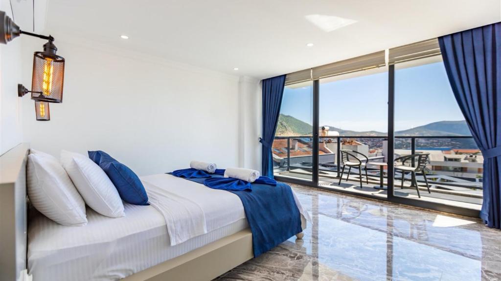 Postel nebo postele na pokoji v ubytování Kalkan 5 Bedroom Villa 2833