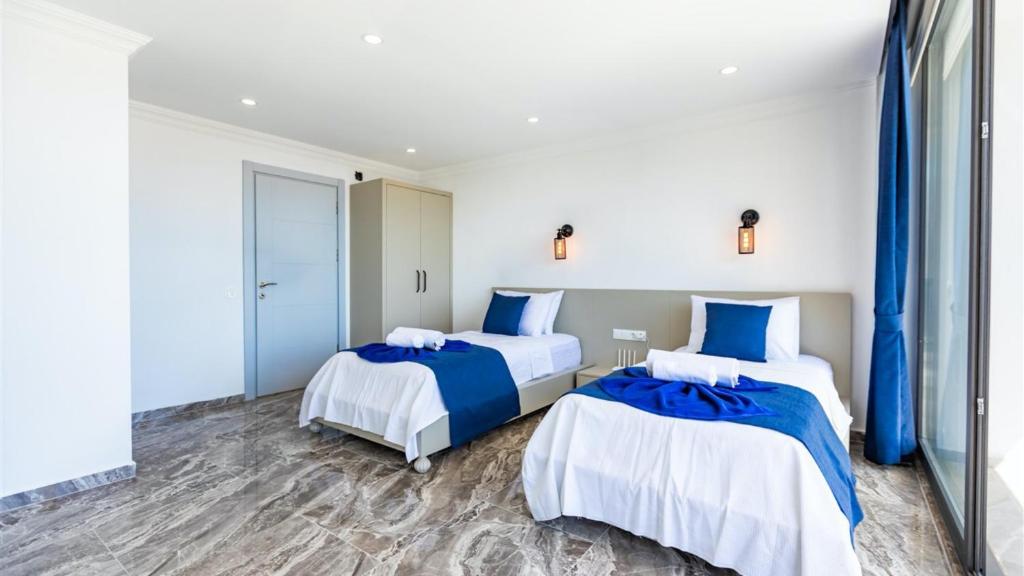 Postel nebo postele na pokoji v ubytování Kalkan 5 Bedroom Villa 2833