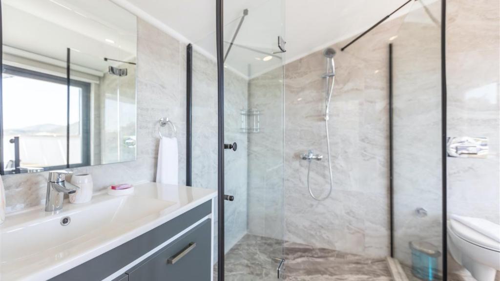 Koupelna v ubytování Kalkan 5 Bedroom Villa 2833