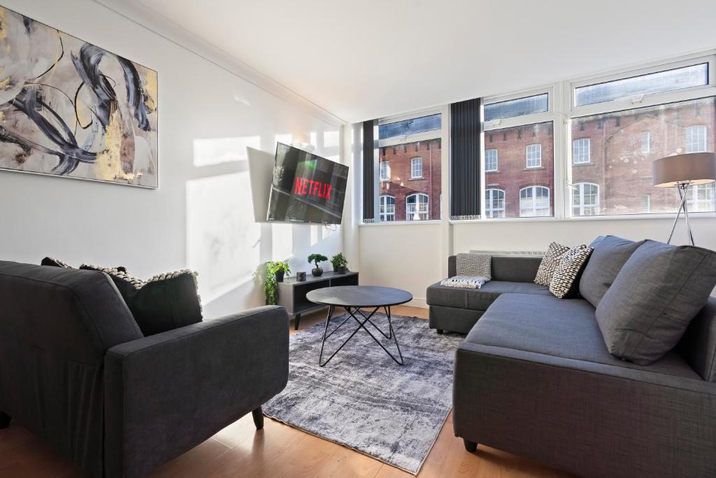 a living room with a couch and a table at Leeds City Centre - Sleeps 5 - Free Parking in Leeds