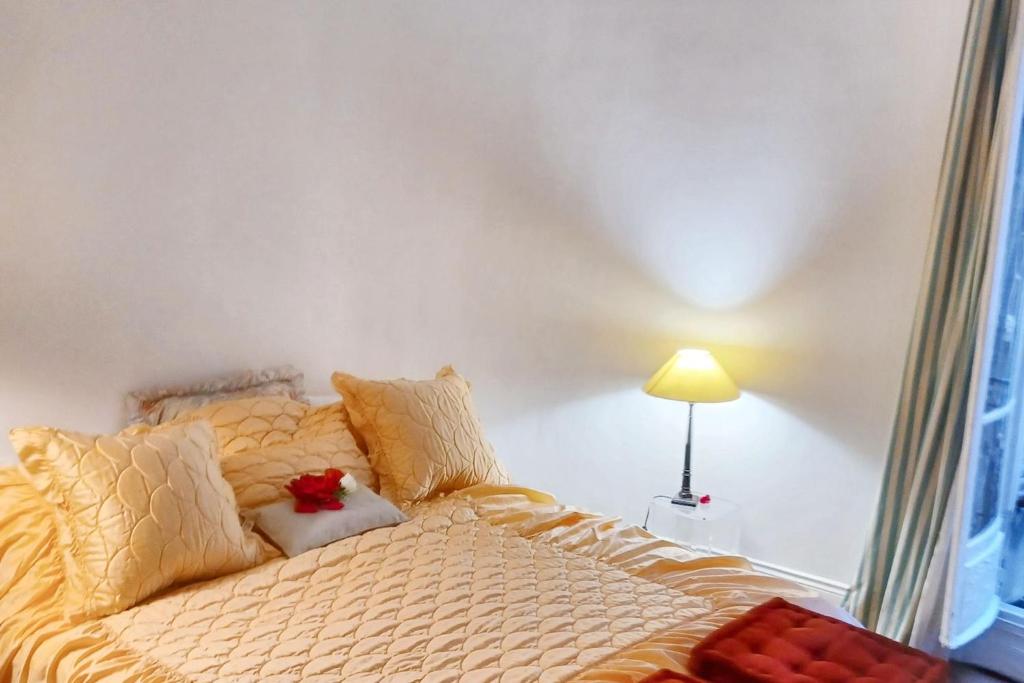 Posteľ alebo postele v izbe v ubytovaní Appartement cosy à Paris (Trocadéro) - 60 m² - ParkingEL