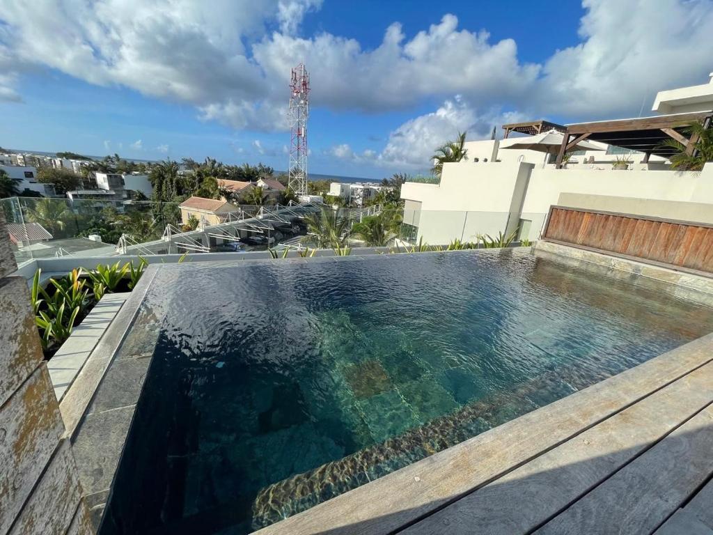 Bazén v ubytování Superbe appartement haut de gamme avec piscine Roof top vue mer nebo v jeho okolí