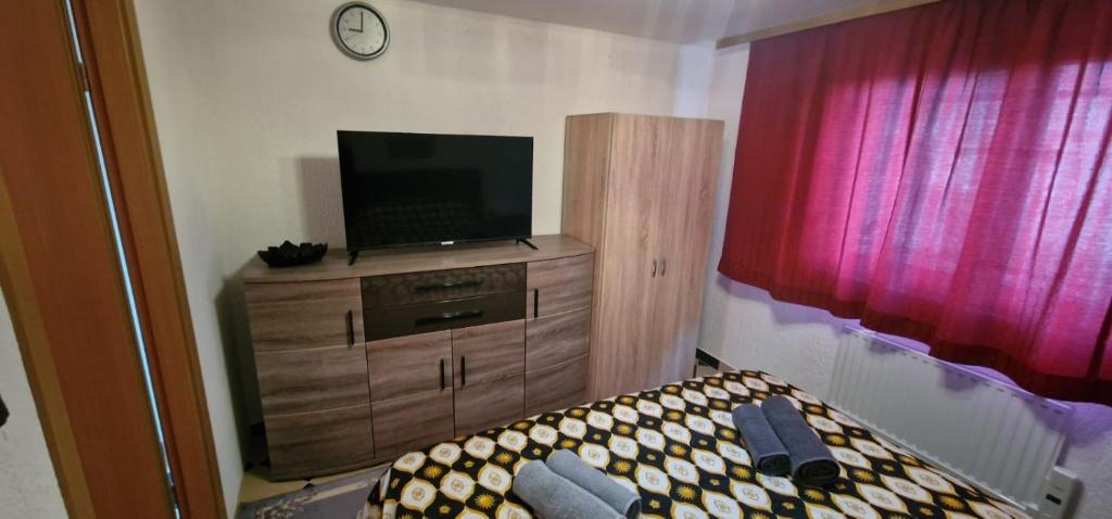 Μια τηλεόραση ή/και κέντρο ψυχαγωγίας στο Wohnung in Nähe Maksimir 1Stock