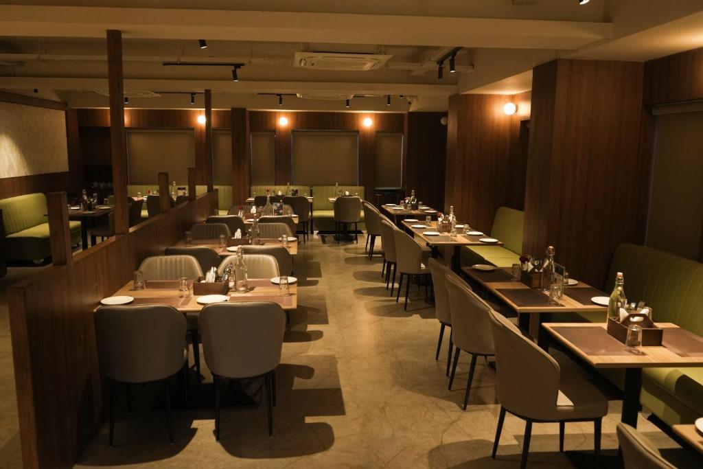 Restaurace v ubytování Zip By Spree Hotels Shirdi
