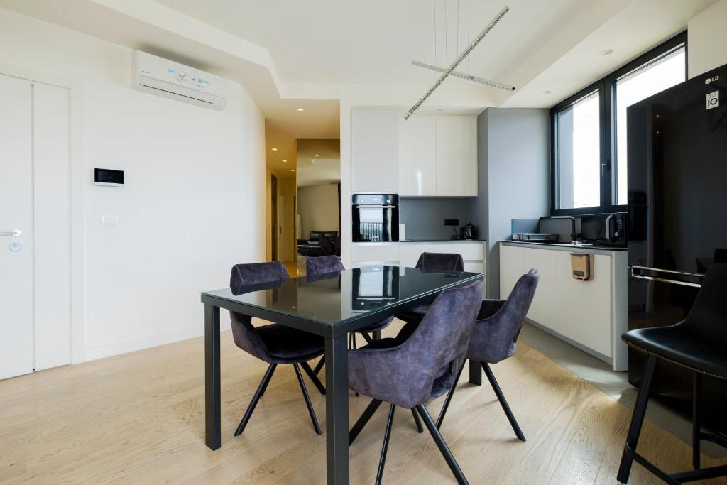 Kuchyň nebo kuchyňský kout v ubytování Belgrade Waterfront by Central Business Apartment