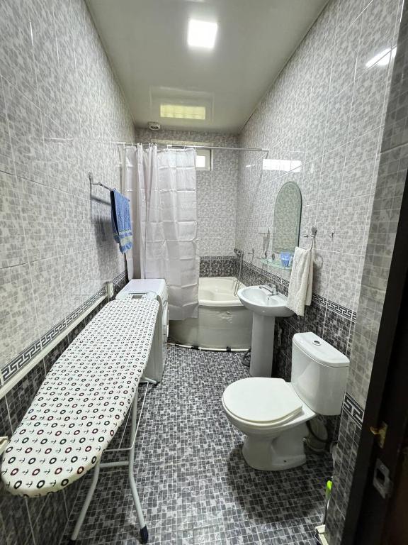 Biz narsalarni mushukchaga joylashtiramiz