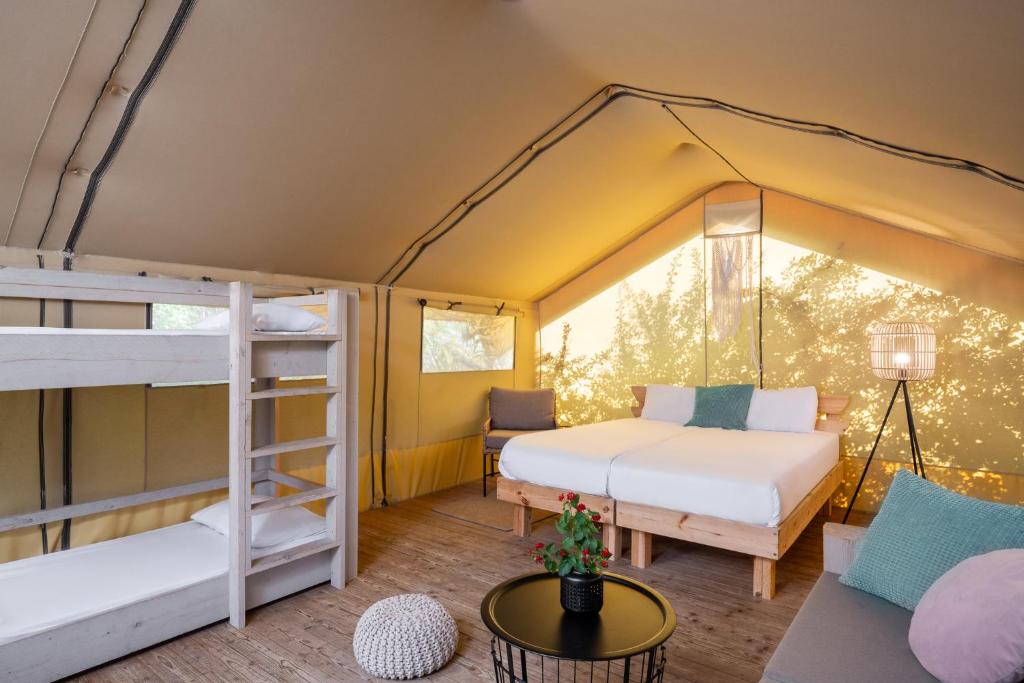 Postel nebo postele na pokoji v ubytování Layla Glamping