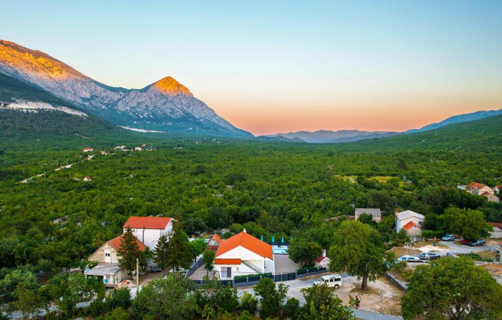 Beautiful Villa Ika with pool in Makarska