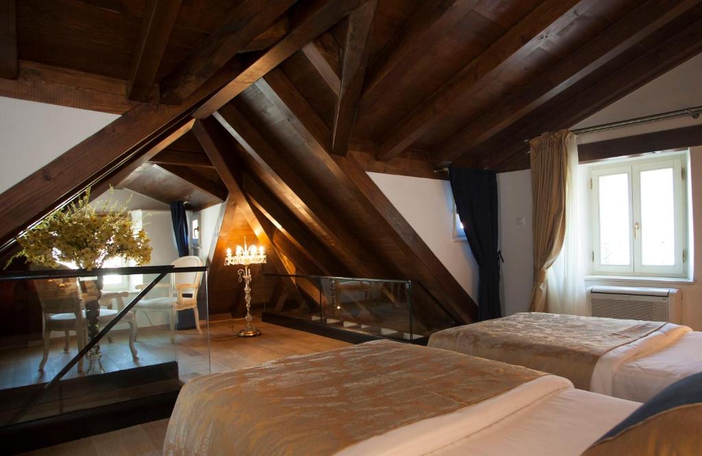 Posteľ alebo postele v izbe v ubytovaní Judita Palace Heritage Hotel