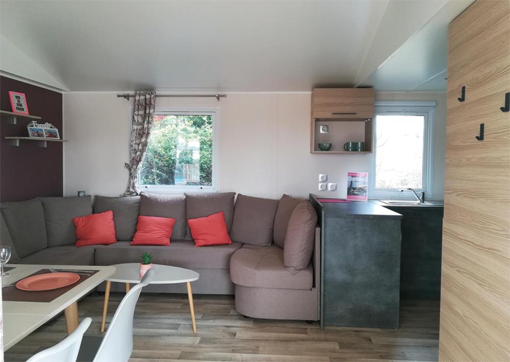 Kuchyň nebo kuchyňský kout v ubytování mobile home for you Les Rives de Condrieu