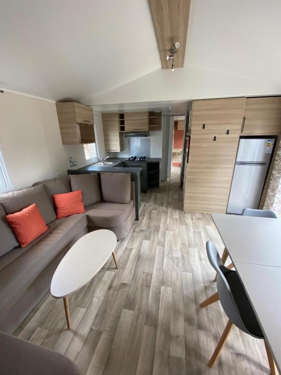 Kuchyň nebo kuchyňský kout v ubytování mobile home for you Les Rives de Condrieu