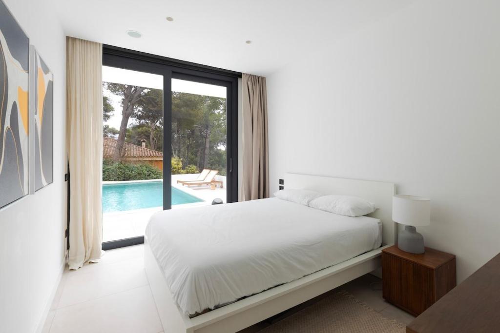 Postel nebo postele na pokoji v ubytování La Casa Blanca de Tamariu