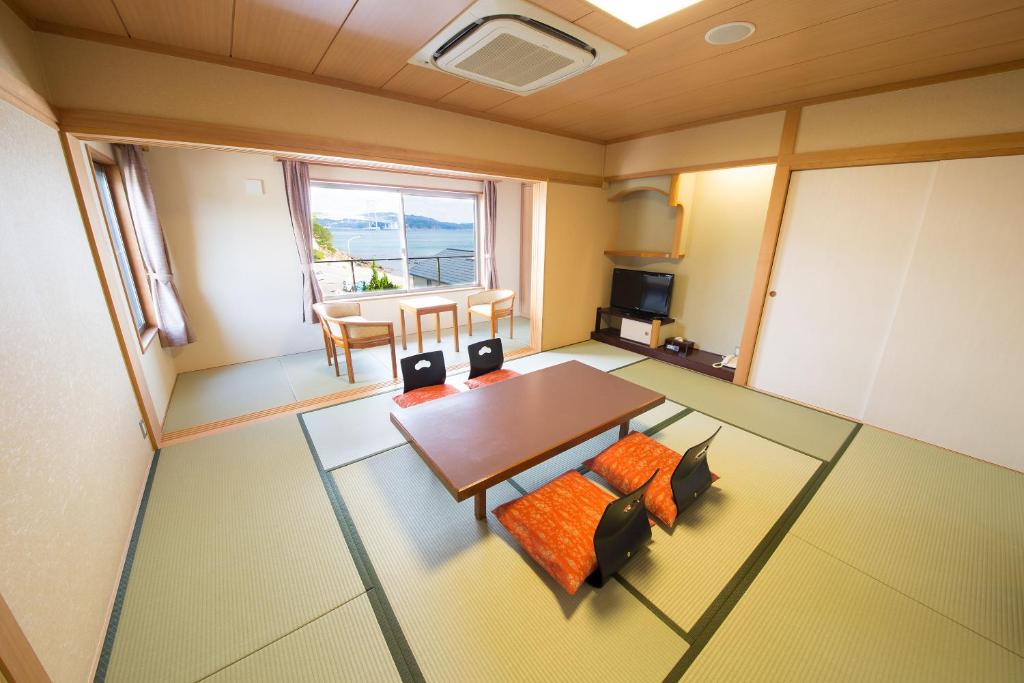 Postel nebo postele na pokoji v ubytování Seaside Hotel Taimaru Kaigetsu
