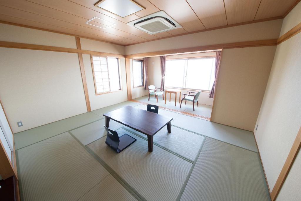 Stolní tenis v ubytování Seaside Hotel Taimaru Kaigetsu nebo okolí