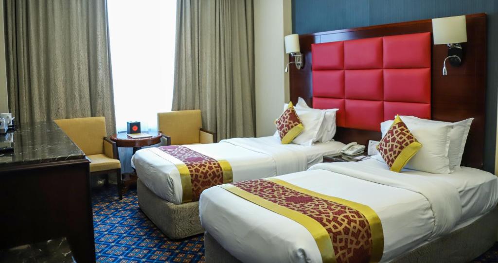 Postel nebo postele na pokoji v ubytování Ramee Guestline Hotel