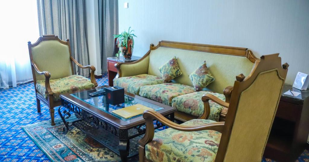 Postel nebo postele na pokoji v ubytování Ramee Guestline Hotel