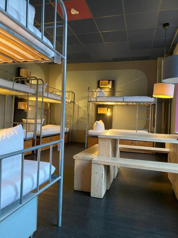 Singer109 Hostel, Hotel & Apartment - 8床位混合宿舍间的床位