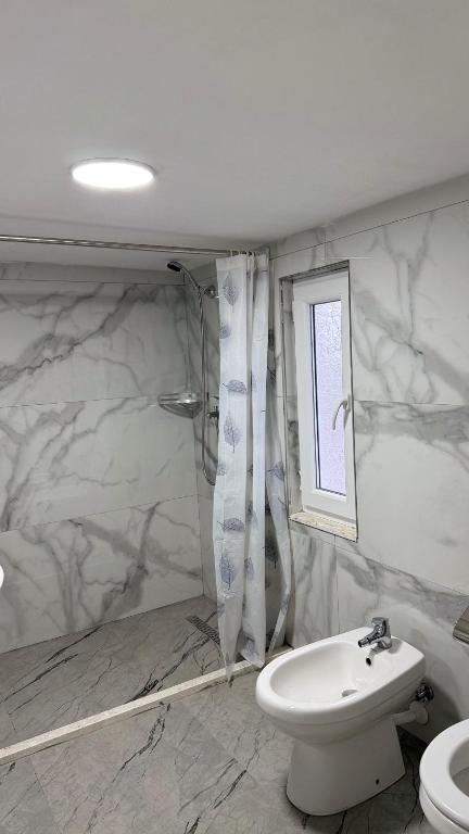 Łazienka w obiekcie Guesthouse Makry