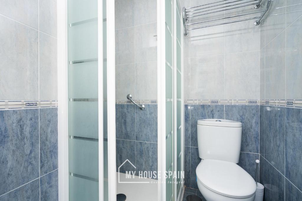 Koupelna v ubytování MyHouseSpain - Piso 3 habitaciones cerca playa San Lorenzo
