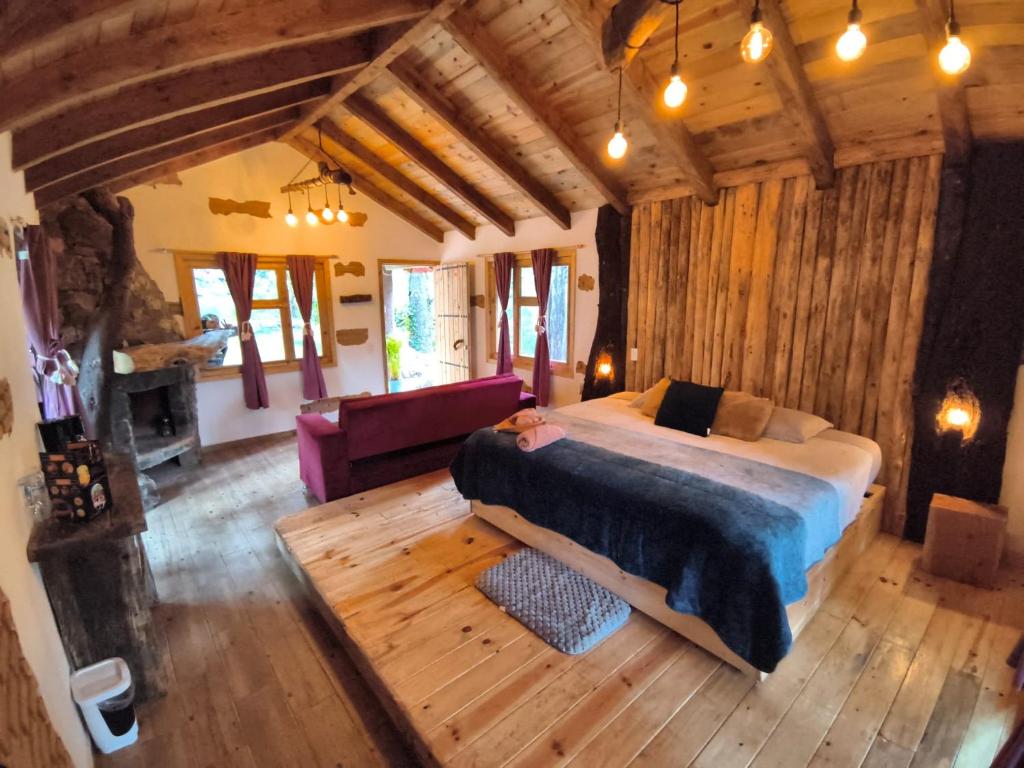 Postel nebo postele na pokoji v ubytování cedro
