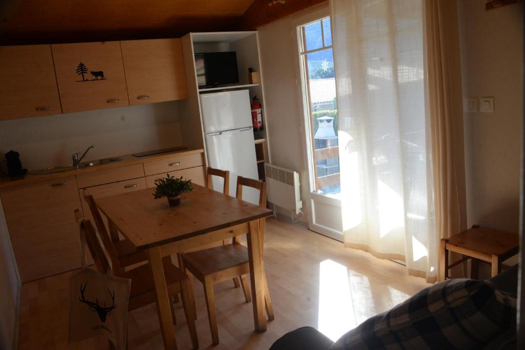 Camping Cadí Vacances & Spa - Bungalow Serra Del Verd 6 People.