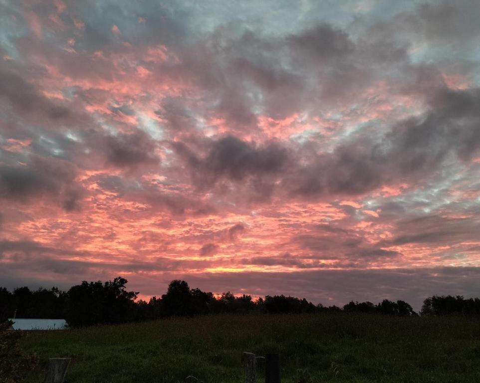 Amanecer o atardecer desde la casa vacacional o alrededores