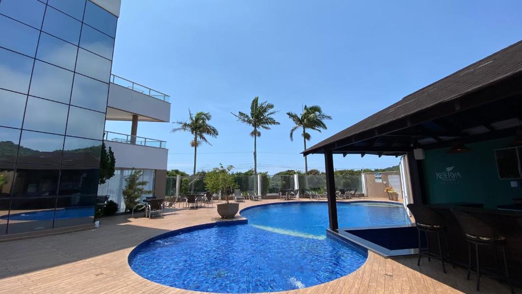 A piscina localizada em Reserva Praia Hotel ou nos arredores