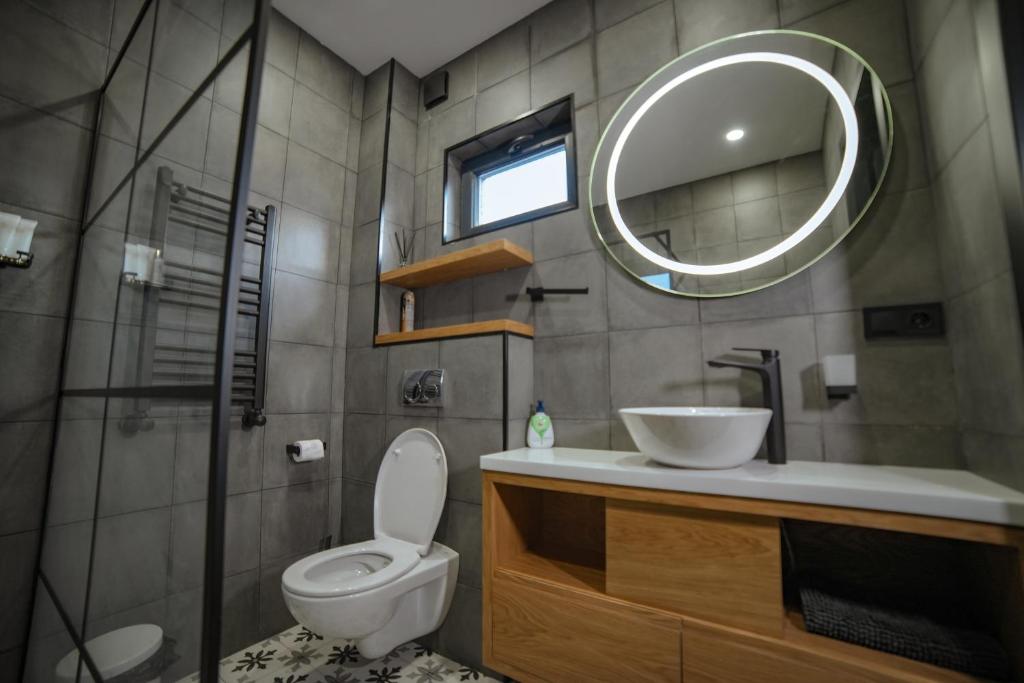 Koupelna v ubytování Luxury Villas in Alazani Valley Residence