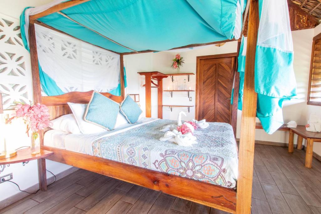 Totoco Eco Resort - Standard Double Lodge