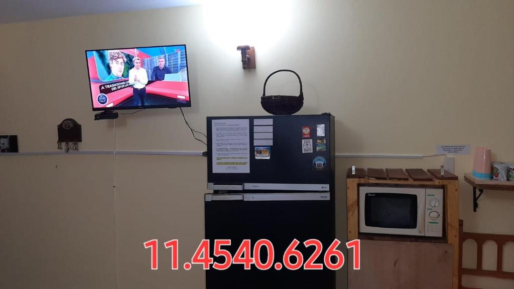 Küche/Küchenzeile in der Unterkunft DEPTO en SANTA TERESITA PARA 4 PERSONAS- EXCELENTE UBICACIÓN- NO se aceptan mascotas- 5 cuadras Playa - 2 Bingo y cerca centro y Bosque - CONSULTAR DISPONIBILIDAD POR CELULAR