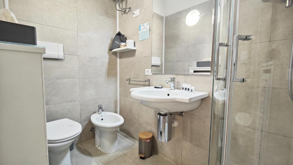 A bathroom at Giardino Giusti House & Court