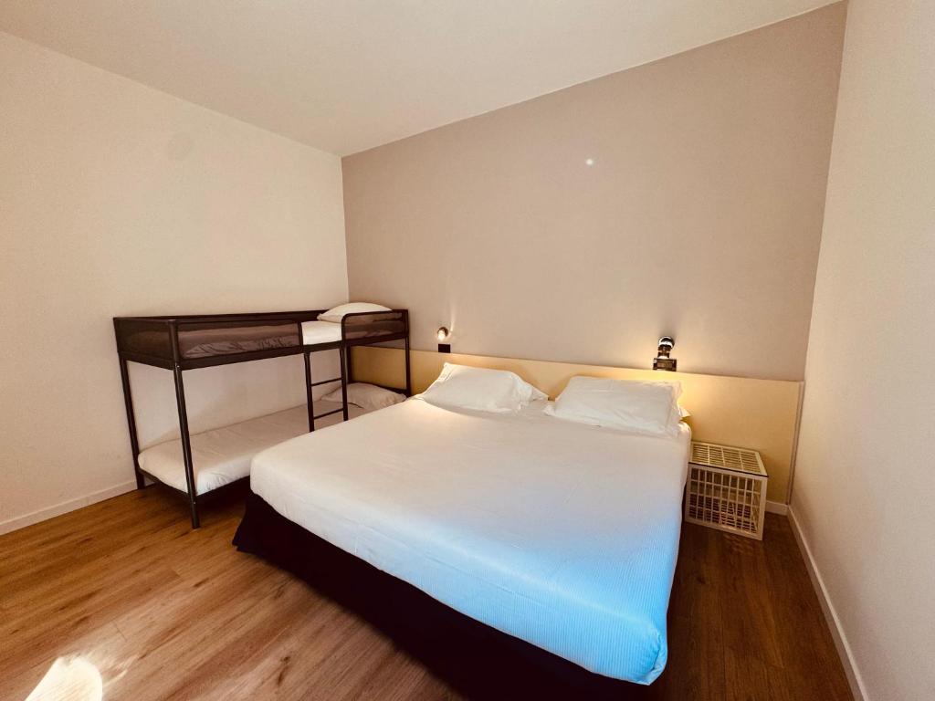 Postel nebo postele na pokoji v ubytování Hotel Pex Mantova