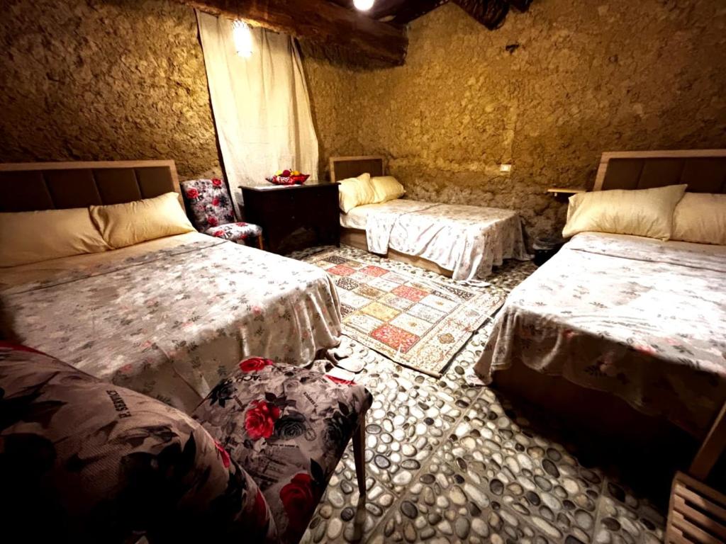 Postel nebo postele na pokoji v ubytování Bait Ward Siwa House