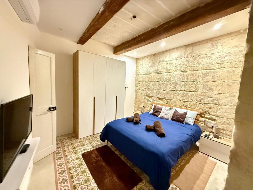 TV a/nebo společenská místnost v ubytování Traditional House in Cospicua - Tal-Kajjik Guesthouse near Valletta Ferry Service