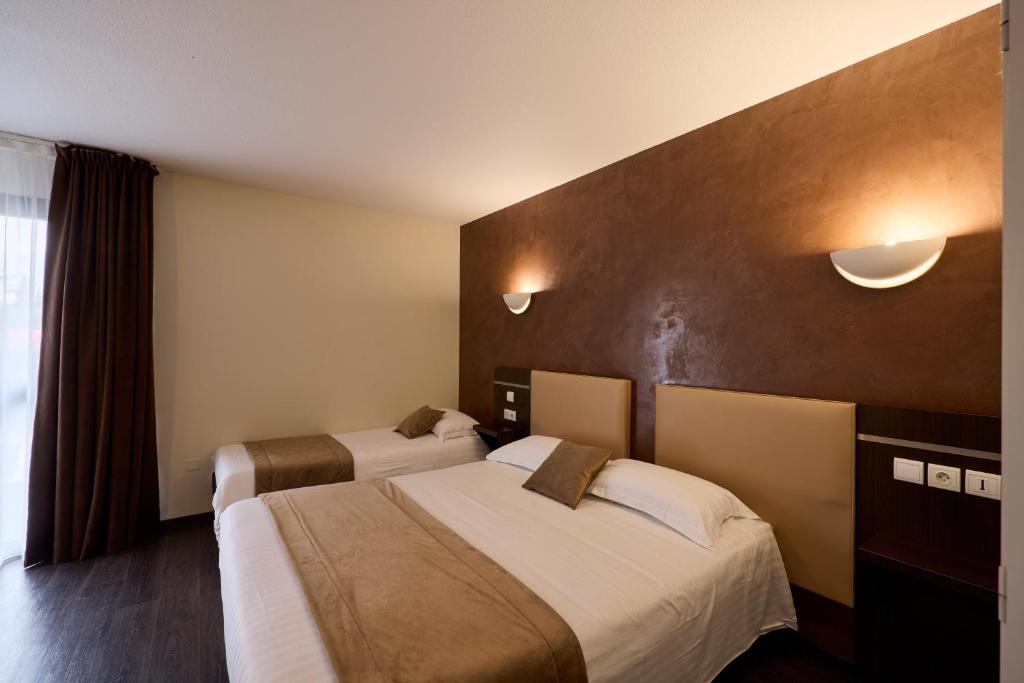 Hôtel-Restaurant Le Calice Du Gevaudan - A75 - Triple Salle Supérieure