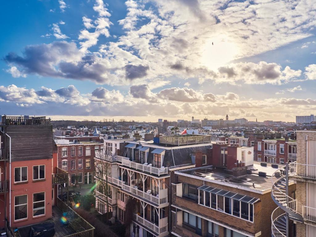 Nespecifikovaný výhled na destinaci Scheveningen nebo výhled na město při pohledu z aparthotelu