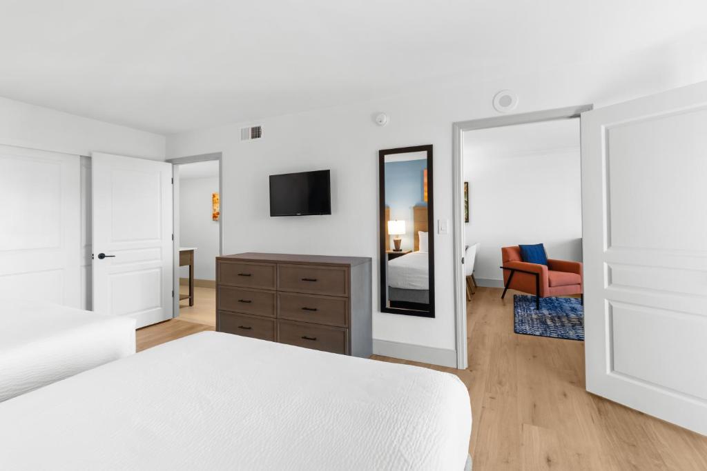 Ocean Reef Resort - 