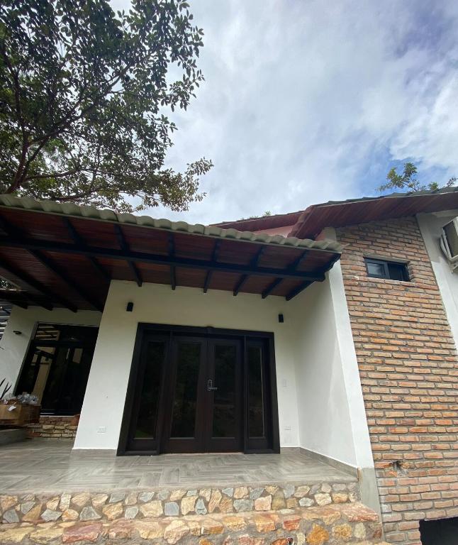El edificio en el que está la casa vacacional